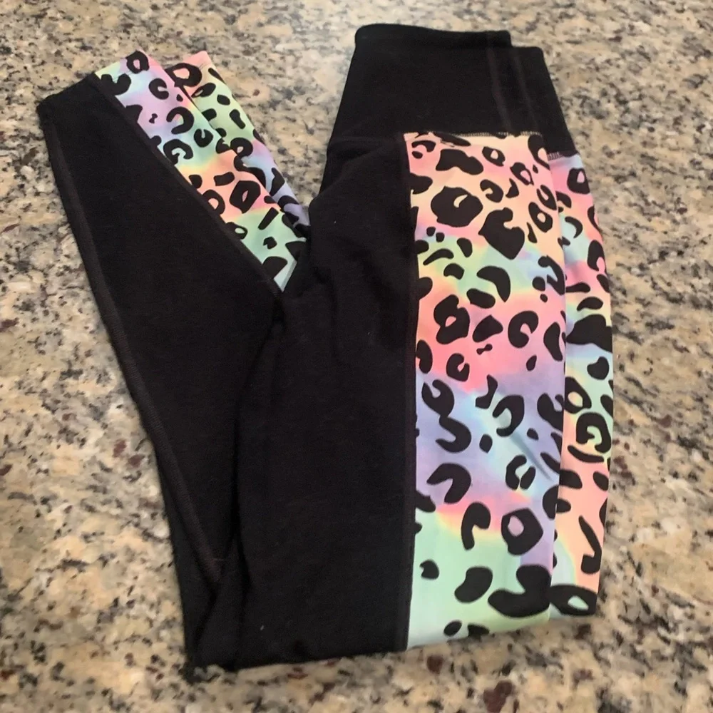 Wolf & Whistle Sports Bra and Leggings Rainbow Leopard Print - Picture 4 of 7